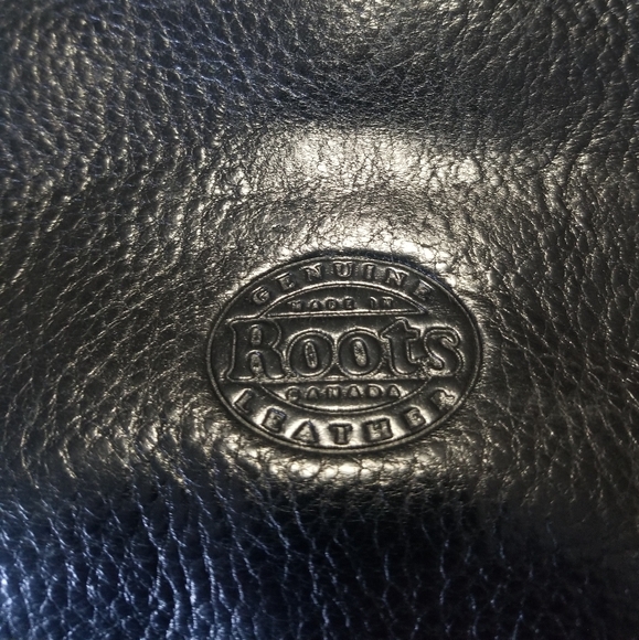 ROOTS Black Leather Messenger/Crossbody Bag - Picture 3 of 12